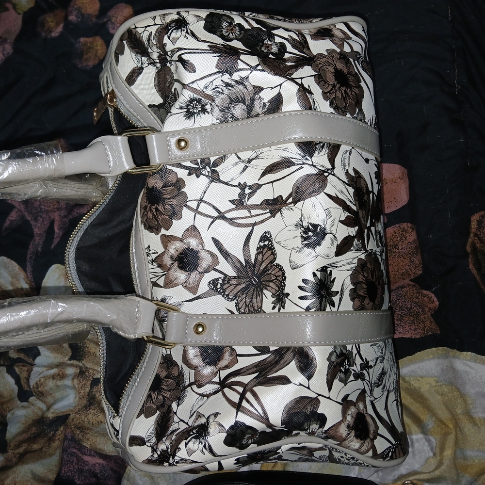 Force1 Gray and White Satchel